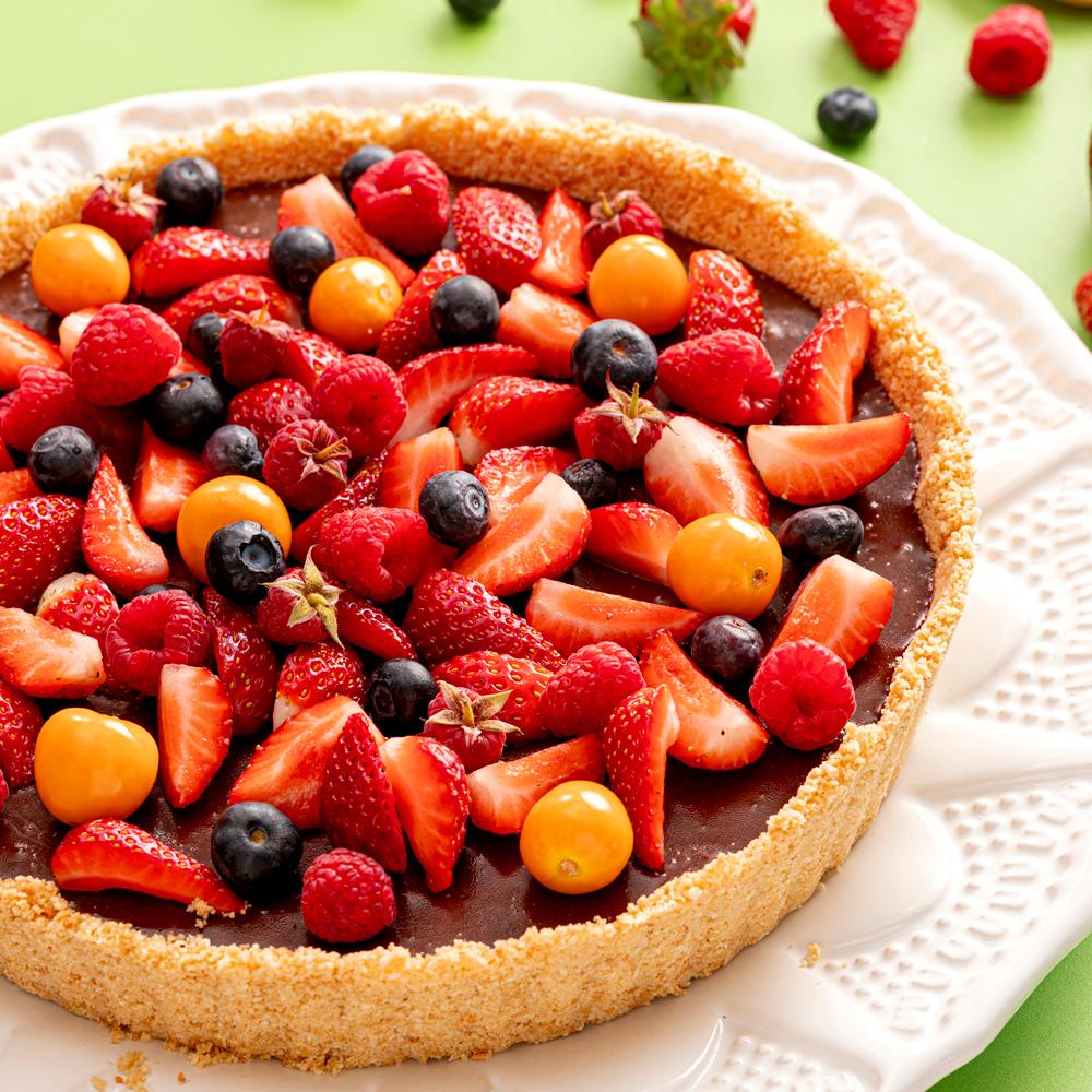 Torta de chocolate com frutas